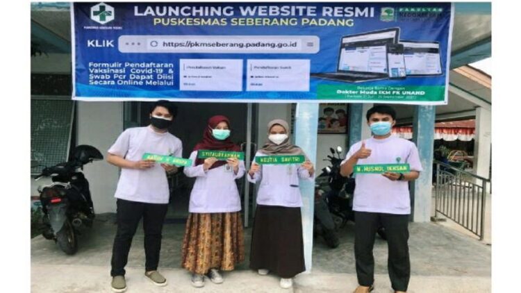 Mantap! Empat Dokter Muda FK Unand Buat Website Bantu Aktivitas Pelayanan di Puskesmas Seberang Padang 1 Empat orang dokter FK Unand membuat website pelayanan di Puskesmas Seberang Padang. (IST)