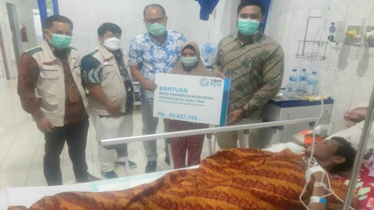 Alhamdulillah, Utang Biaya Berobat Petani Pessel yang Tersengat Listrik sudah Dilunasi 1 Bantuan pelunasan biaya pengobatan petani Pessel tersengat listrik di RSUP Dr. M. Djamil Padang.