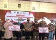 Dorong Bangkit dari Pandemi, Polda Sumbar Serahkan Rp240 Juta untuk Bantu 200 Pelaku Usaha