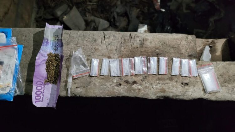 Barang bukti narkoba dari salah seorang pria di Padang.