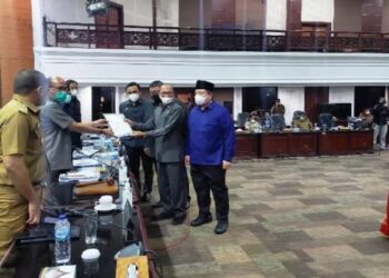 Minta Penjelasan soal "Surat Sumbangan Gubernur", Tiga Fraksi DPRD Sumbar Ajukan Hak Angket 7 Minta Penjelasan soal “Surat Sumbangan Gubernur”, Tiga Fraksi DPRD Sumbar Ajukan Hak Angket