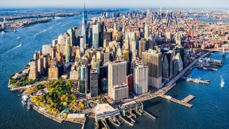 Foto areal yang menunjukkan salah satu sudut wilayah Manhattan, New York CIty, Amerika Serikat. (Istockphoto/Eloi_Omella)