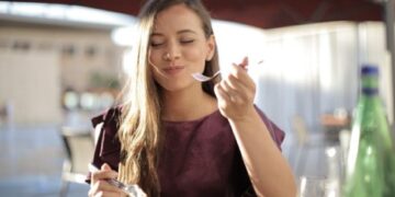 Wajib Tahu! Ini Lima Kondisi yang Disebabkan oleh Salah Makan