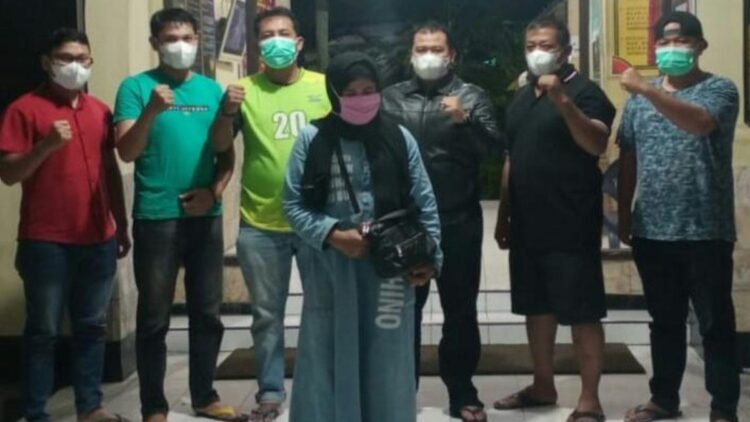 Seorang IRT di Padang diciduk tim Opsnal Polsek Lubuk Begalung karena menggelapkan mobil rental.