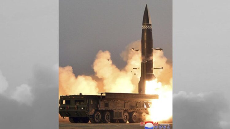 Korea Utara melakukan uji coba rudal barunya. (net)