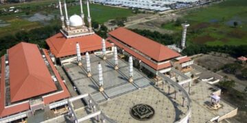 Punya Banyak Destinasi Indah, Ini 9 Tempat Wisata Religi Yang Populer di Indonesia