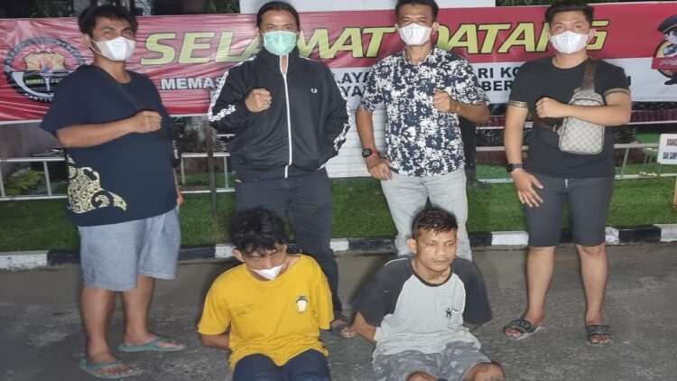 Waduh! Tahanan Polda Sumbar Kendalikan Aksi Pencurian di Padang 1 Dua pelaku pencurian barang mewah diamankan Tim Klewang Polresta Padang.