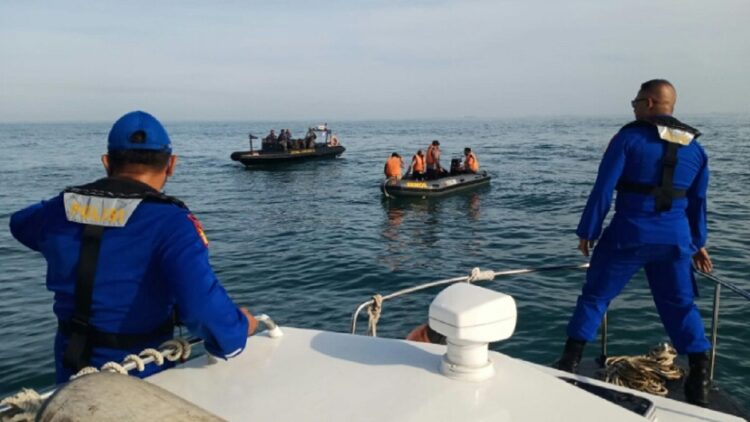 Kondisi terkini pencairan dua anak hilang di Pantai Cimpago Purus, Kota Padang, Sabtu (11/9/2021) siang.