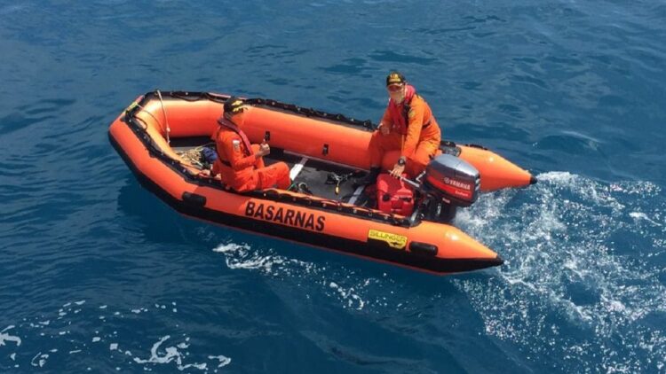 Basasrnas cari bule hilang di Perairan Mentawai.