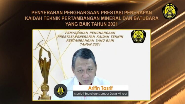 Penghargaan dari Kementerian ESDM untuk PT Semen Padang.