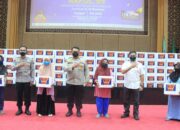 Polisi Peduli, Alumni Akpol 1995 “Patriatama” Polda Sumbar gelar Vaksinasi Gratis dan Salurkan Bansos
