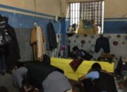 Wujudkan Zero Halinar, Rutan Padang Geledah Kamar Hunian Warga Binaan