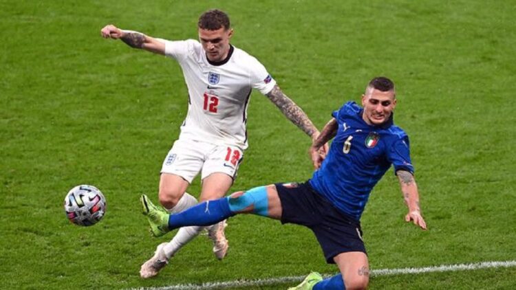 Dicegat Pemain Andorra Minta Tukar Jersey, Bintang Inggris Kieran Trippier Hampir Telanjang 1 Kieran Trippier nyaris bugil usai lawan Andorra. (Pool via REUTERS/FACUNDO ARRIZABALAGA)