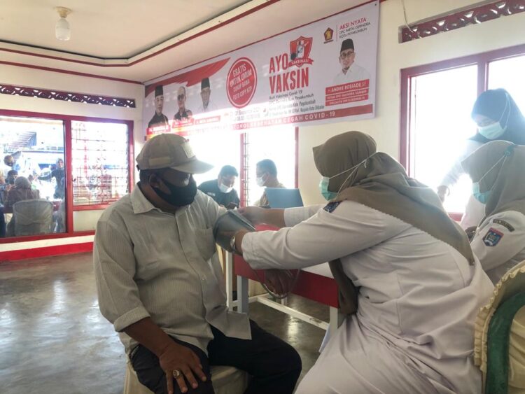 Andre Rosiade: Giliran Gerindra Payakumbuh Gelar Vaksinasi Covid-19 Gratis 1 DPC Gerindra Payakumbuh melaksanakan vaksinasi Covid-19 gratis, 20-21 September 2021.