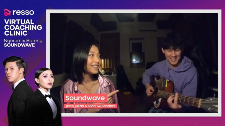 Soundwave Jevin Julian dan Rinni Wulandari memberikan coaching clinic seputar meremix lagu. Coaching ini diadakan oleh Resso Indonesia. (IST)