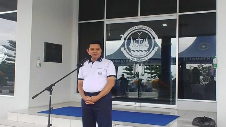 Komandan Lantamal II Padang Laksamana Pertama TNI Hargianto. (ANTARA/Fathul Abdi)