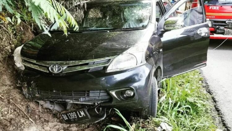 Kecelakaan mobil perangkat nagari di Agam. (Antarasumbar/Al Fatah)