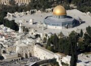 Pakai Alat Berat, Israel Bongkar Pemakaman Muslim di Dekat Masjid Al-Aqsa