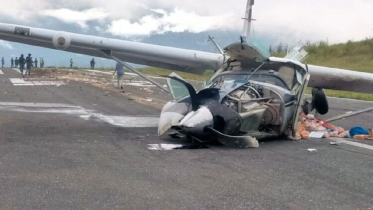 Pesawat Perintis Tergelincir di Bandara Aminggaru Ilaga Papua, Pilot Tewas, Co Pilot Luka-luka 1 Kecelakaan pesawat perintis di Bandara Aminggaru Ilaga Papua. (foto: IST)