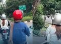 Kocak! Aksi Penumpang Motor Pakai Helm Teko Viral