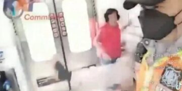 Ditegur Gegara tak Pakai Masker, Wanita Paruh Baya Ludahi Petugas KA 8 Ditegur Gegara tak Pakai Masker, Wanita Paruh Baya Ludahi Petugas KA