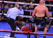 Patah Tangan dan Jari, Tyson Fury Bikin Wilder Masuk Rumah Sakit