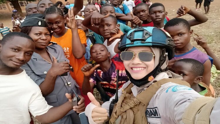 Keren! Polwan Cantik Berhijab dari Polda Sumbar Ini Jadi Bagian Pasukan PBB di Afrika Tengah 1 Briptu Nadya, personel Polwan Polda Sumbar yang ikut Pasukan Khusus PBB.