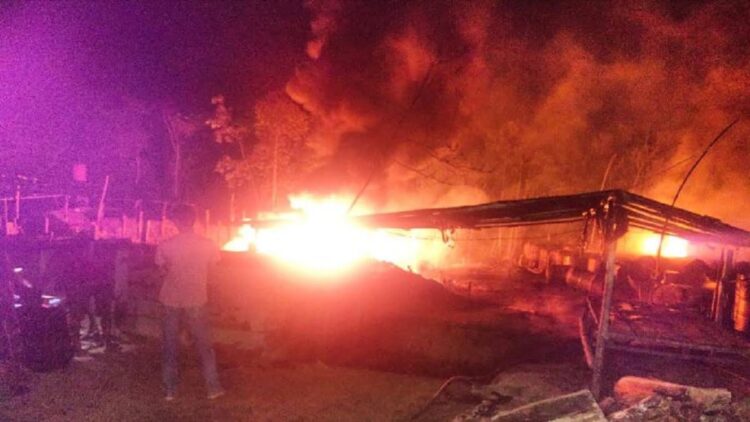 Duar! Tempat Penyulingan Minyal Ilegal di Nigeria Meledak, 25 Orang Tewas 1 Ilustrasi tempat penyulingan meledak. (net)