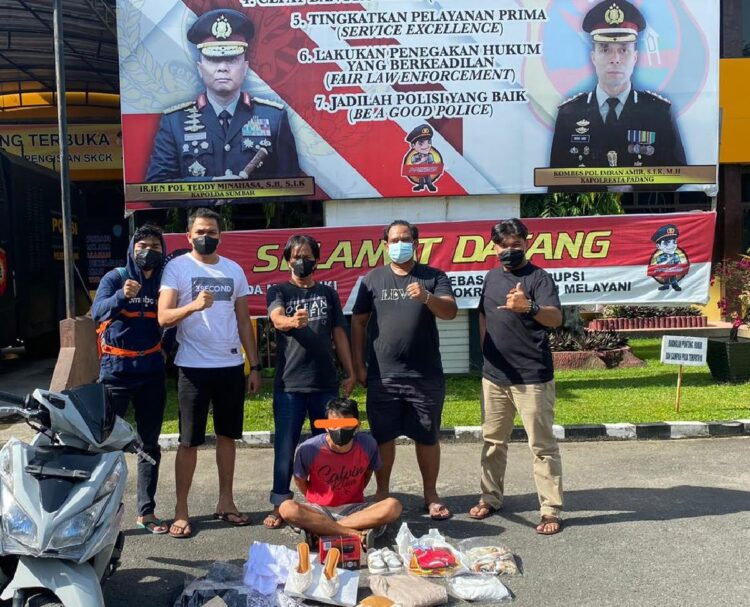 Pencuri Paket Online di Parkiran Masjid Baiturahman Lubuk Lintah Padang Ditangkap Polisi 1 IMG 20211020 180847 resize 22