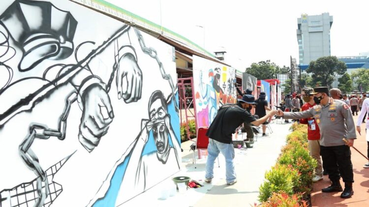 Kapolri Jenderal Listyo Sigit mengecek Festival Mural.