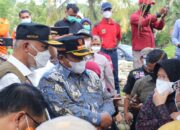 Kunjungi Lokasi Bencana Padang Pariaman, Menteri Risma Terenyuh