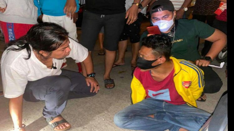 Pasutri di Padang Ditangkap Karena Jualan Sabu, Berawal dari Laporan Curanmor 1 Riko Koncek dan istrinya diciduk Tim Klewang dan Tim Rajawali.