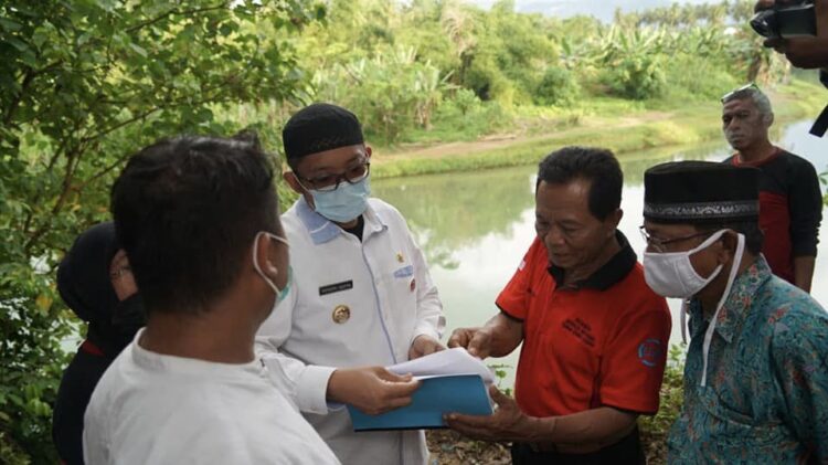 Wako Padang Hendri Septa Tinjau Titik Penyebab Banjir di Nanggalo, Langsung Carikan Solusi 1 Wali Kota Padang Hendri Septa meninjau beberapa titik lokasi yang diduga selama ini menjadi penyebab terjadinya banjir.