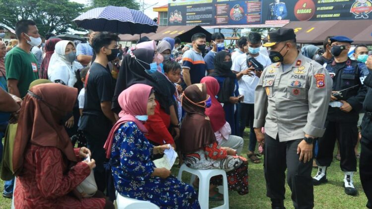 Wakapolda tinjau vaksinasi di Mako Brimob Polda Sumbar.