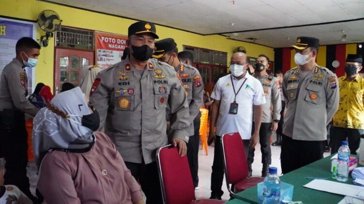 Wakapolda Sumbar tinjau vaksinasi door to door di Bungus.