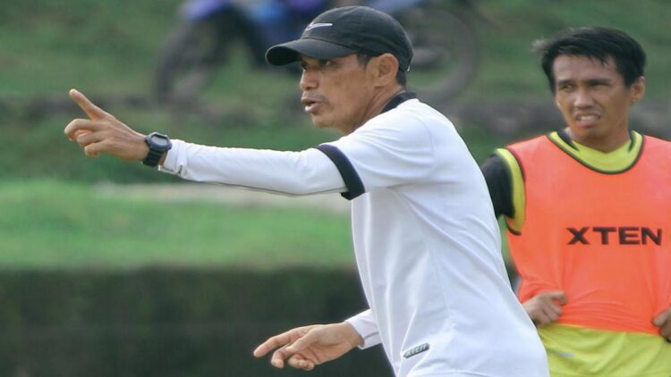 Belum Pernah Menang, Weliansyah Jawab Kritikan Pendukung Semen Padang FC 1 Pelatih Semen Padang FC, Weliansyah.