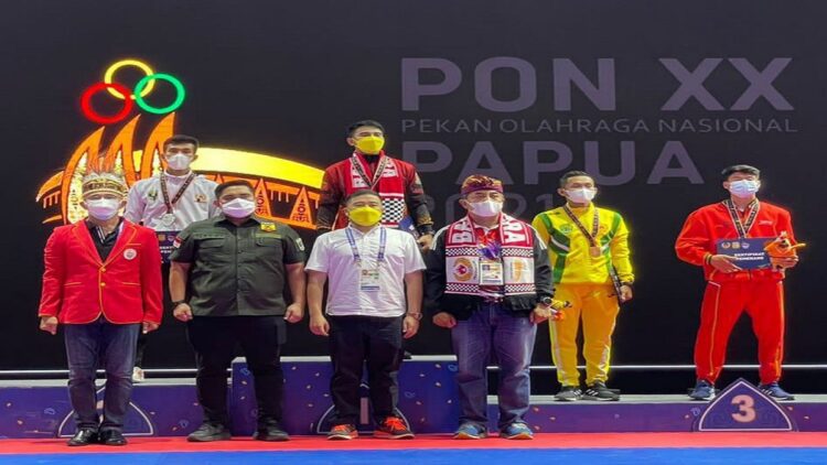 Karateka Sumbar berhasil menambah dua medali perak di PON XX Papua. (IST)