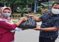 Ajak Warga Sekitar Kebun Pepaya agar Mau Divaksin, Begini Cara Perwira Polisi di Polda Sumbar Ini!