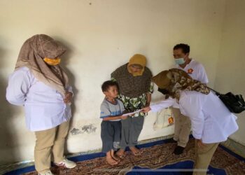 Andre Rosiade Bantu Bocah tanpa Anus di Bypass Padang