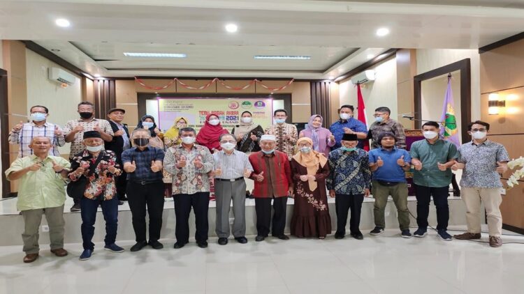 Foto bersama alumni Peternakan Unand (IKA-Faterna) Universitas Andalas saat temu ramah. (IST)