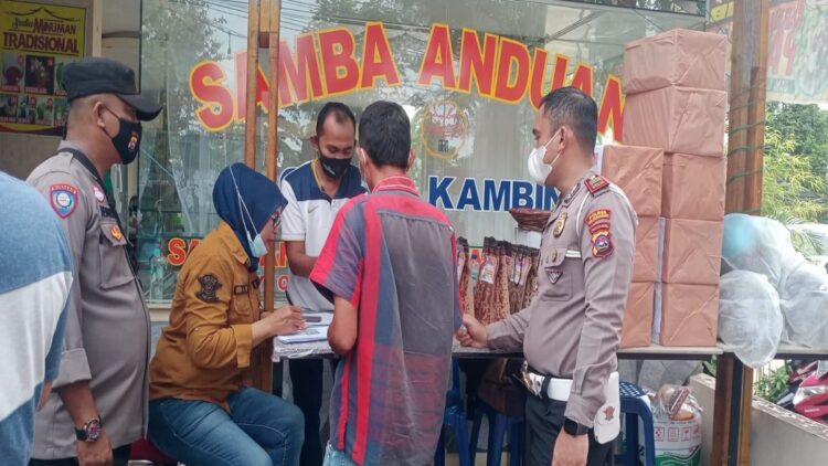 Satlantas Polres Padangpariaman Sediakan Gerai Vaksin, Pulang Bawa Sembako 1 Gerai vaksin yang diadakan Satlantas Polres Padangpariaman, warga bisa bawa sembako usai divaksin. (IST)