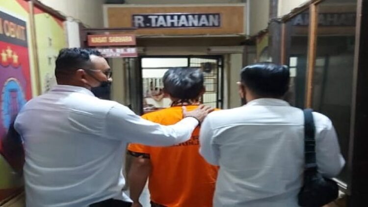 Polres Sijunjung menahan mantan Walinagari Sungaibatuang karena kasus korupsi. (IST)