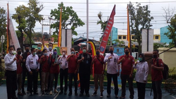 Foto bersama Yanlik yang akan melakukan tour ke sejumlah lapas dan rutan di Sumbar. (IST)
