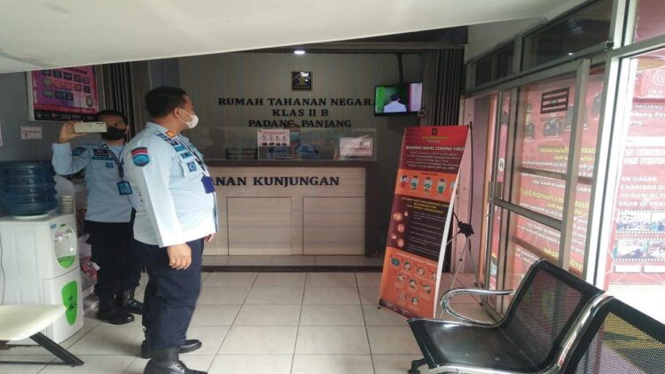 Tim Yanlik mengunjungi Rutan Padangpanjang untuk melihat dari dekat pelayanan publik di sana. (IST)