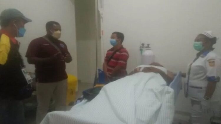 Atlet gantole asal Sumbar terbaring usai mengalami kecelakaan saat bertanding di PON XX Papua. (ist)