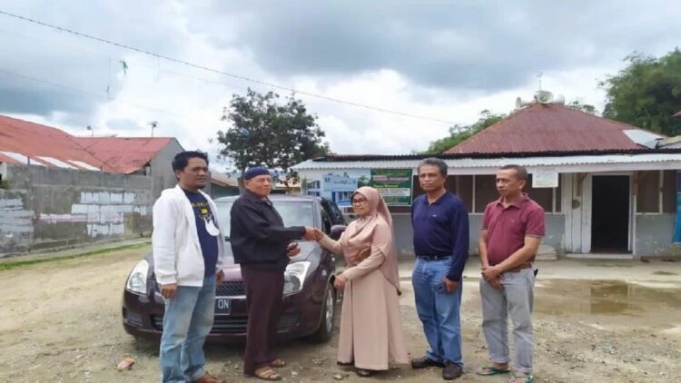 Unik, Donatur Ini Wakafkan Lagi Mobil Hasil Lelang untuk Bangun Musala di Bukittinggi 1 Pengurus Musala Birulwalidaian dan donatur. (ANTARA/Alfatah)