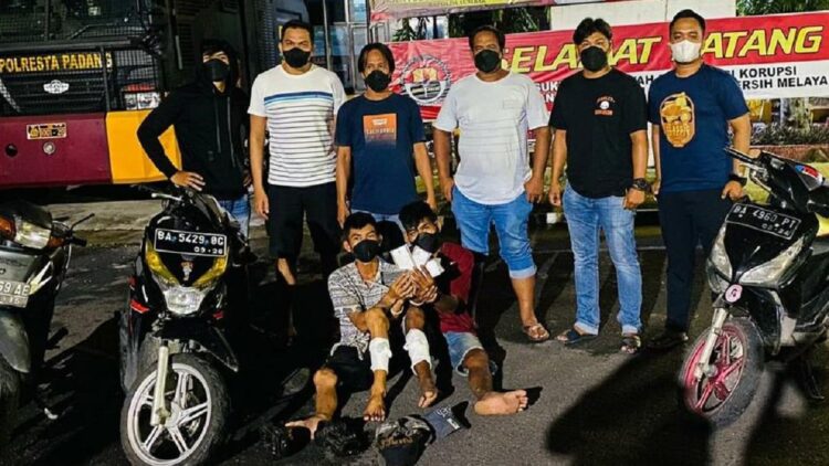 Dua Orang Kuli di Kanwil Pertanahan Sumbar Diciduk Karena Menjambret 1 Jambret diciduk Tim Klewang.