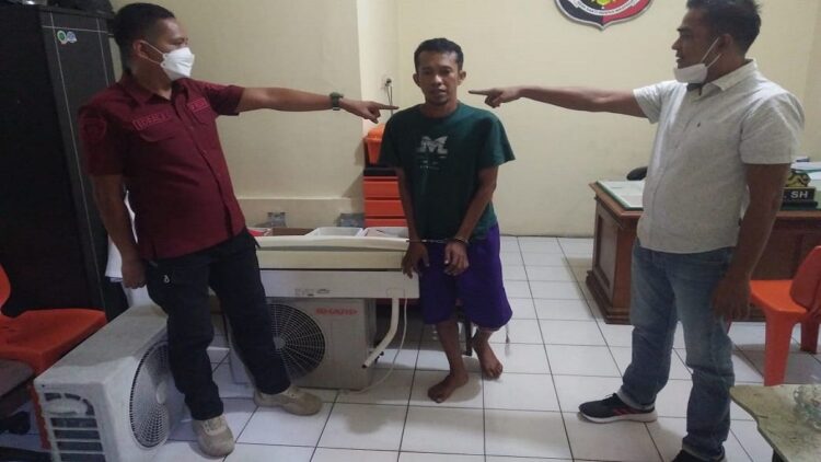 Kanit Reskrim Padang Barat Ipda Aldius menunjuk pelaku pencurian spesialis barang barang mewah.