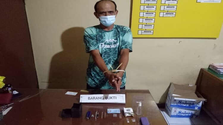 Terdampak Covid-19, Pria di Pariaman Ini Alih Profesi Jual Sabu 1 Pelaku sabu ditangkap Tim Mata Elang Polres Pariaman. Dia mengaku jual sabu karena terdampak Covid-19.