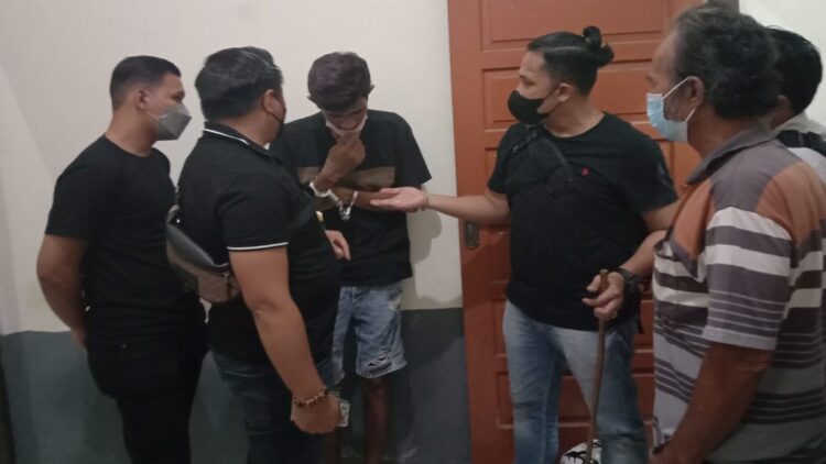 Seorang pengedar sabu diciduk tim Rajawali Satresnarkoba Polresta Padang di kawasan Maransi.